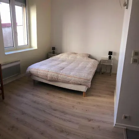 Le Comtois, Au Calme Proche De La Gare Apartment