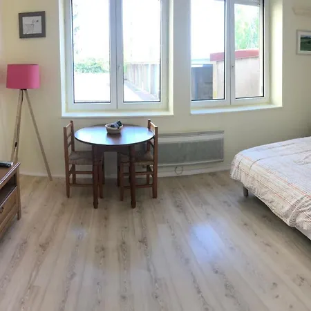 Le Comtois, Au Calme Proche De La Gare Apartment